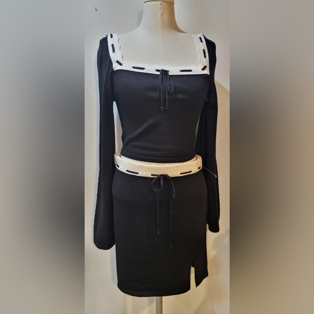 🧧Price drop....DEE ELLY blk and white 2 piece crop mini knit set